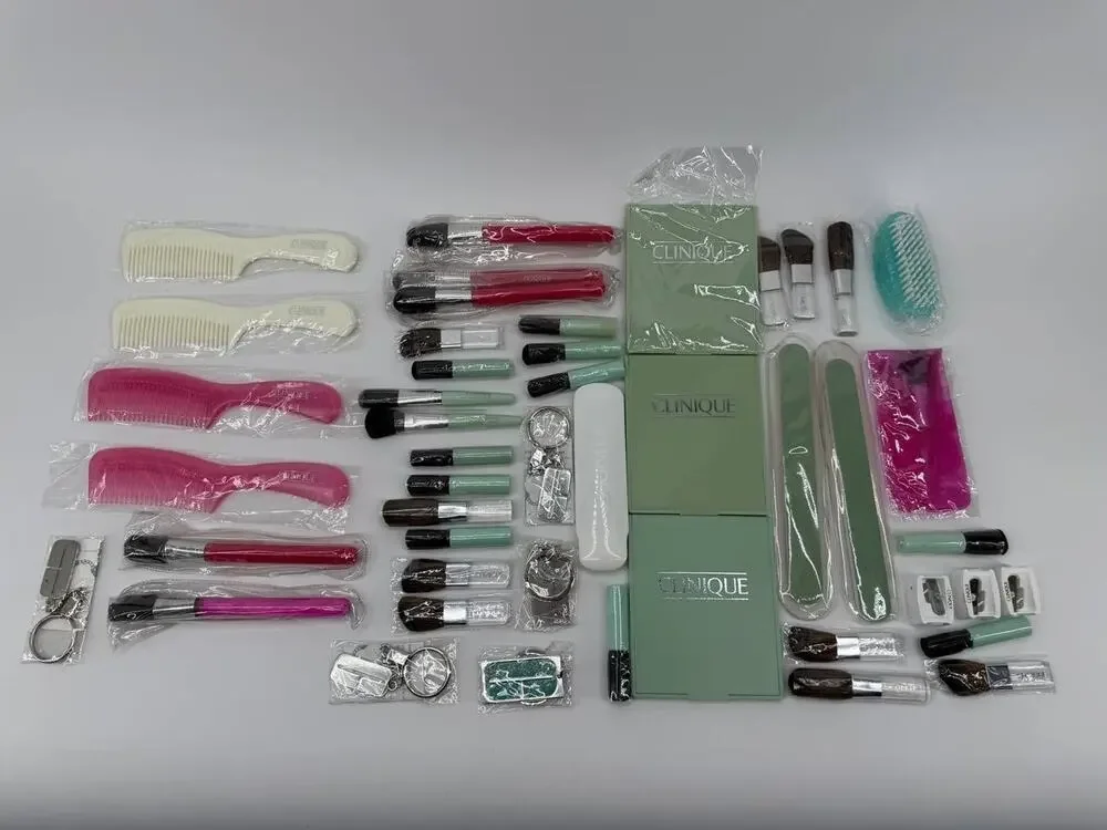 Clinique Beauty Accessory Set 46 New Brushes Mirrors Combs Tools Lot Kit 1,80 lb